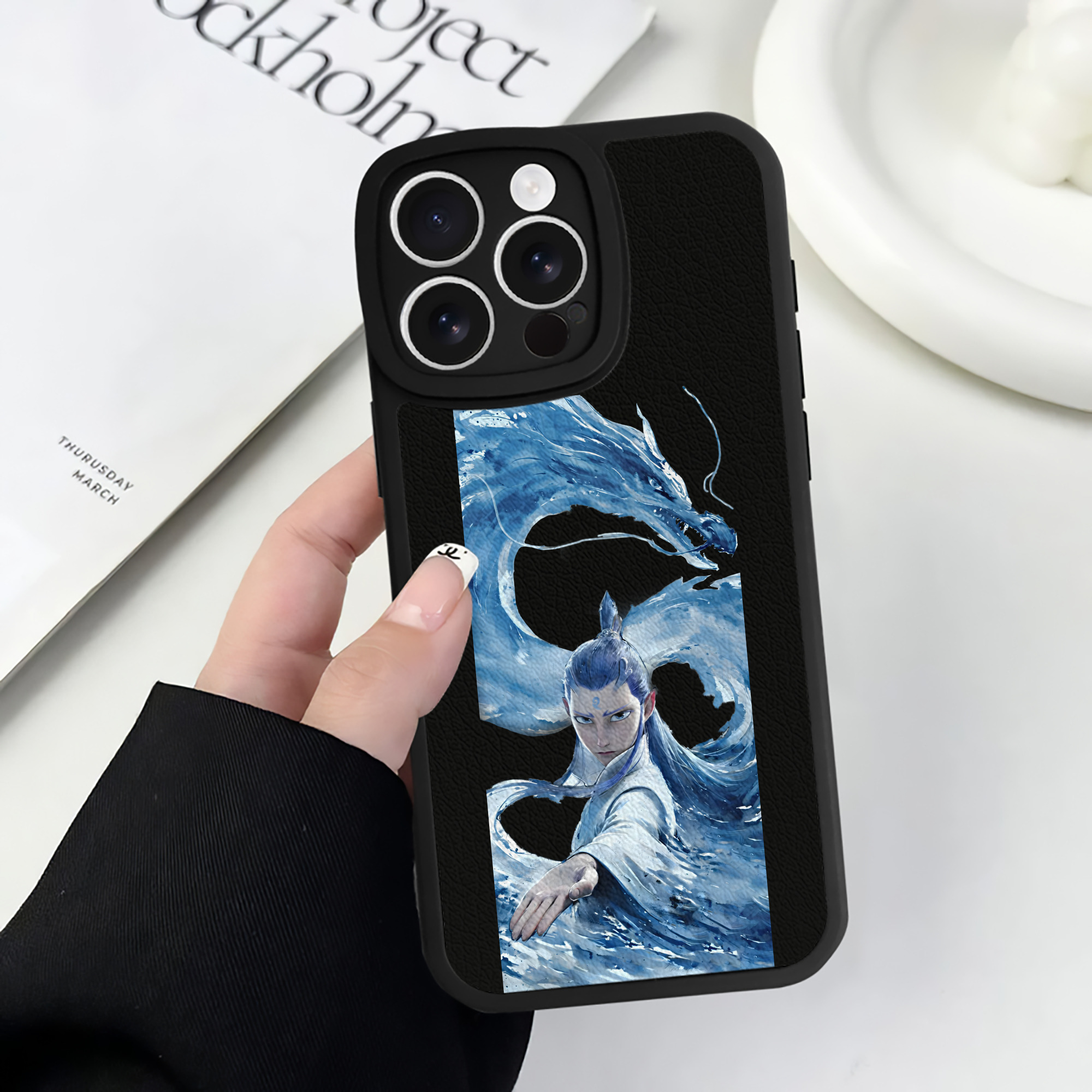 （画像用） Ne Zha 2 ナタ 魔童の大暴れ 【iPhone 16シリーズ対応】シリコンスマホケース（レザー調） 材質：シリコン